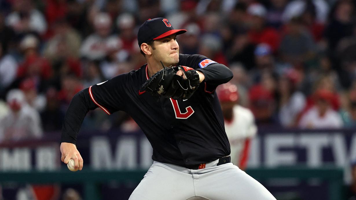 首届学青会垒球赛场：年轻队员展现团结拼搏体育精神.